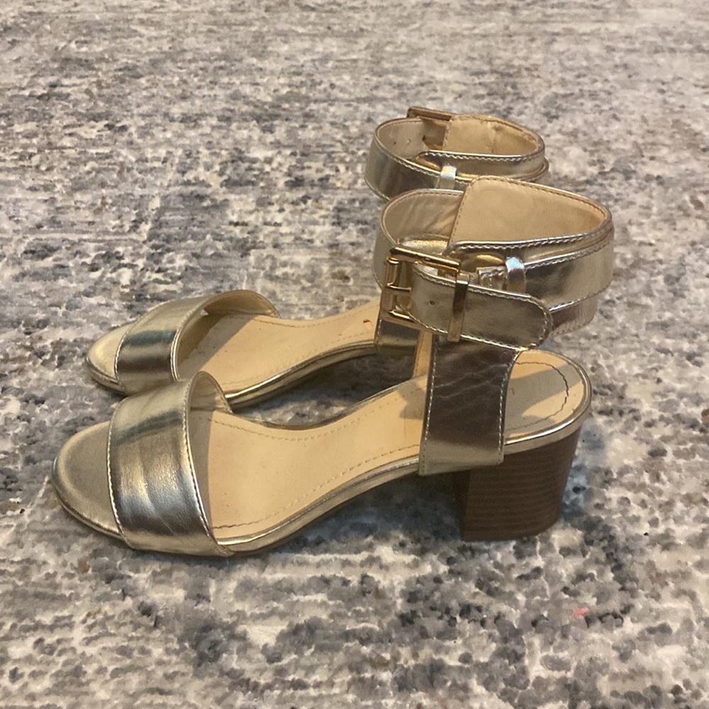 Liz Claiborne Gold Metallic heeled sandal, Size 5 - Women’s - Picture 2 of 13